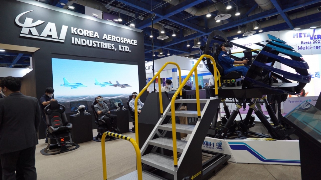  6축 모션플랫폼곤 조종반력장치가 적용된 수리온(KUH-1) VR조종훈련장치