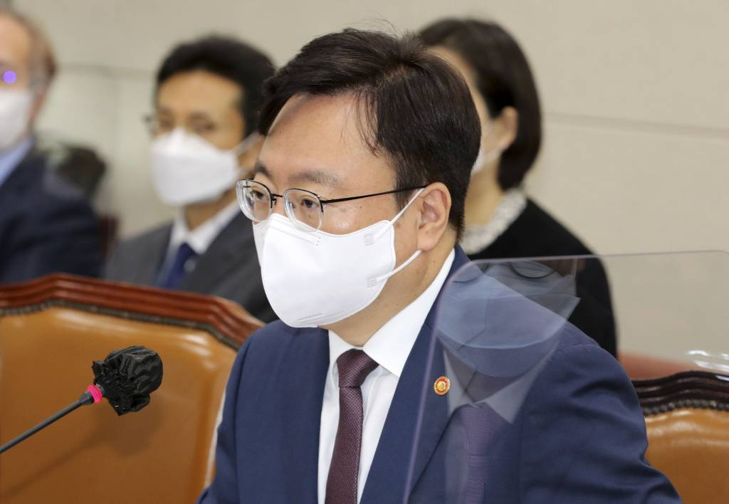 [서울=뉴시스] 최진석 기자 = 조규홍 보건복지부 장관이 5일 서울 여의도 국회에서 열린 보건복지위원회의 보건복지부, 질병관리청에 대한 국정감사에서 인사말을 하고 있다. (공동취재사진) 2022.10.05.