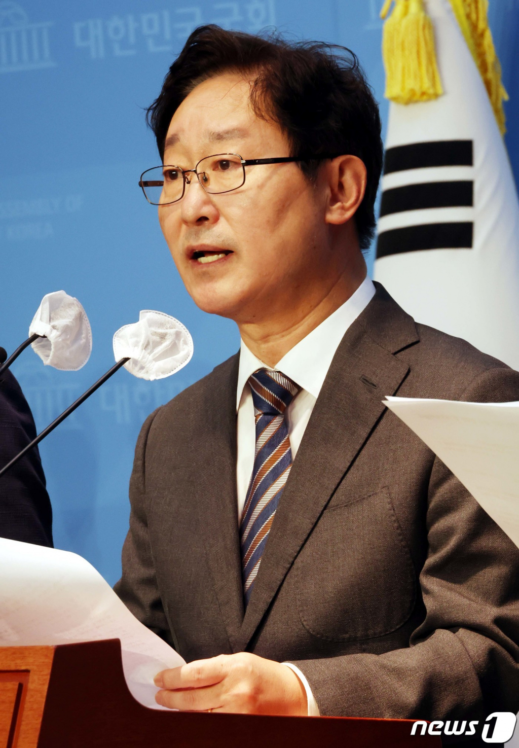 (서울=뉴스1) 이재명 기자 = 박범계 더불어민주당 윤석열 정권 정치탄압대책위원회 위원장이 3일 오전 서울 여의도 국회 소통관에서 가진 '감사원의 문재인 전 대통령 조사'와 관련한 기자회견에서 발언을 하고 있다. (공동취재) 2022.10.3/뉴스1  Copyright ? 뉴스1. All rights reserved. 무단 전재 및 재배포 금지.