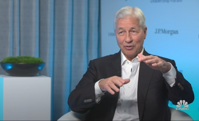 제이미 다이먼 JP모건체이스 최고경영작 10일(현지시간) CNBC와 인터뷰하고 있다. /사진=CNBC  화면캡쳐