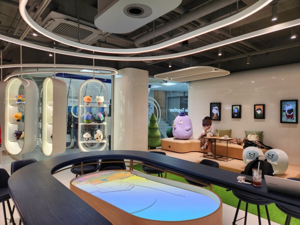 서울 명동에 위치한 신한 카페스윗 쏠의 내부 모습/사진=김상준 기자