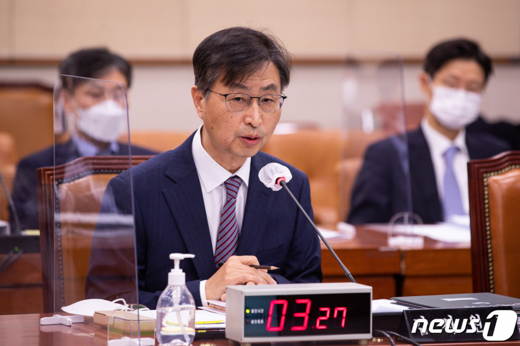 (서울=뉴스1) 유승관 기자 = 최재해 감사원장이 11일 서울 여의도 국회에서 열린 법제사법위원회의 감사원에 대한 국정감사에서 의원 질의에 답하고 있다. 2022.10.11/뉴스1 Copyright ? 뉴스1. All rights reserved. 무단 전재 및 재배포 금지.