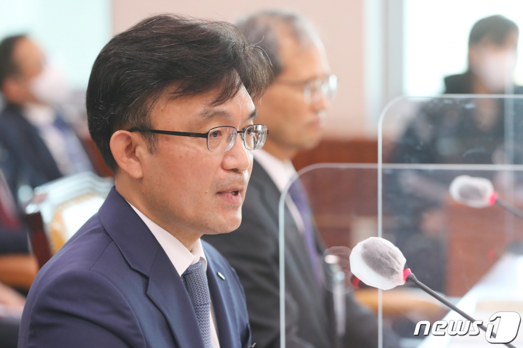 (서울=뉴스1) 허경 기자 = 나희승 한국철도공사 사장이 11일 서울 여의도 국회에서 열린 국토교통위원회의 한국철도공사 등에 대한 국정감사에서 의원들의 질의에 답하고 있다. 2022.10.11/뉴스1 Copyright ? 뉴스1. All rights reserved. 무단 전재 및 재배포 금지.