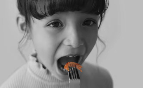 미국 뉴욕 타임스퀘어 전광판에 'Korea's Kimchi, Now For Everyone'(한국의 김치, 이제 모두의 김치)라는 주제의 김치 홍보 영상이 내걸렸다./사진=유튜브