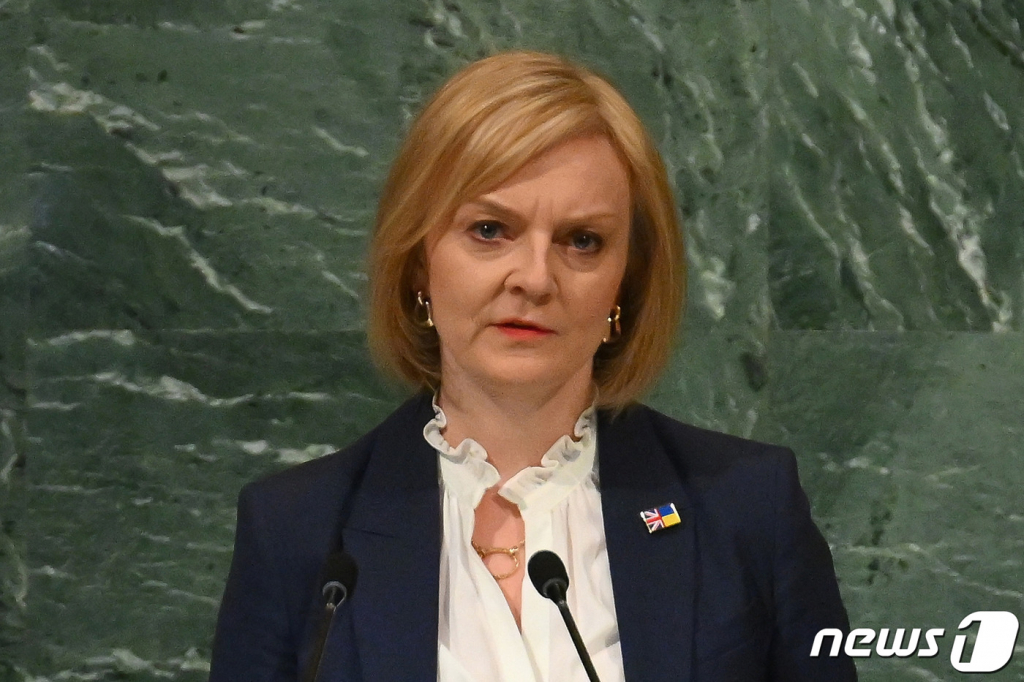 (뉴욕 AFP=뉴스1) 우동명 기자 = 리즈 트러스 영국 총리가 21일(현지시간) 뉴욕의 유엔 본부에서 열린 77차 유엔 총회서 연설을 하고 있다.  ⓒ AFP=뉴스1  Copyright ? 뉴스1. All rights reserved. 무단 전재 및 재배포 금지.