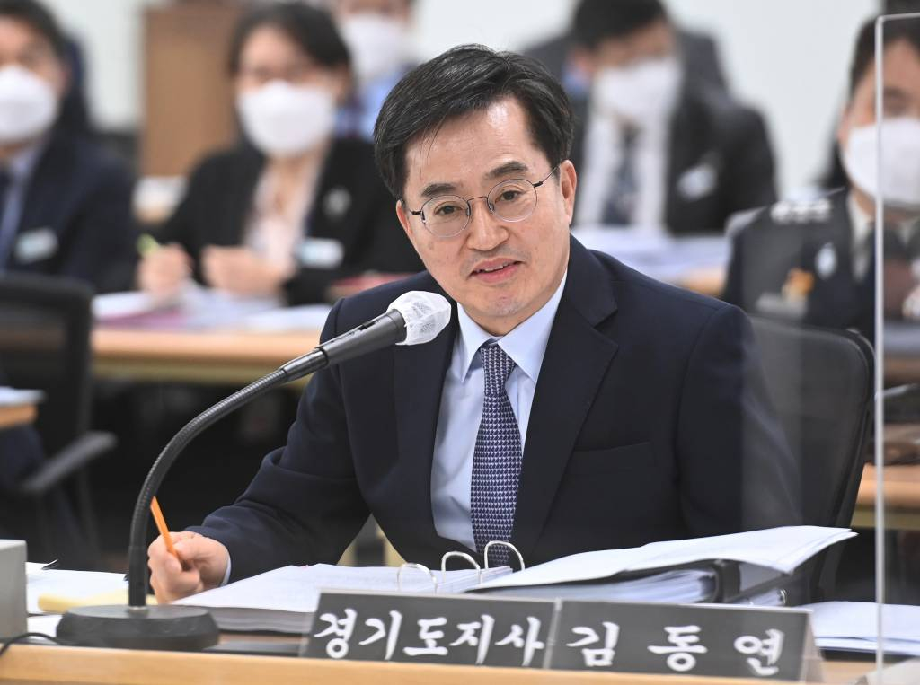 [수원=뉴시스] 김종택기자 = 김동연 경기도지사가 14일 경기도 수원시 영통구 경기도청에서 열린 국회 국토교통위원회의 경기도에 대한 국정감사에서 의원 질의에 답변하고 있다. 2022.10.14.