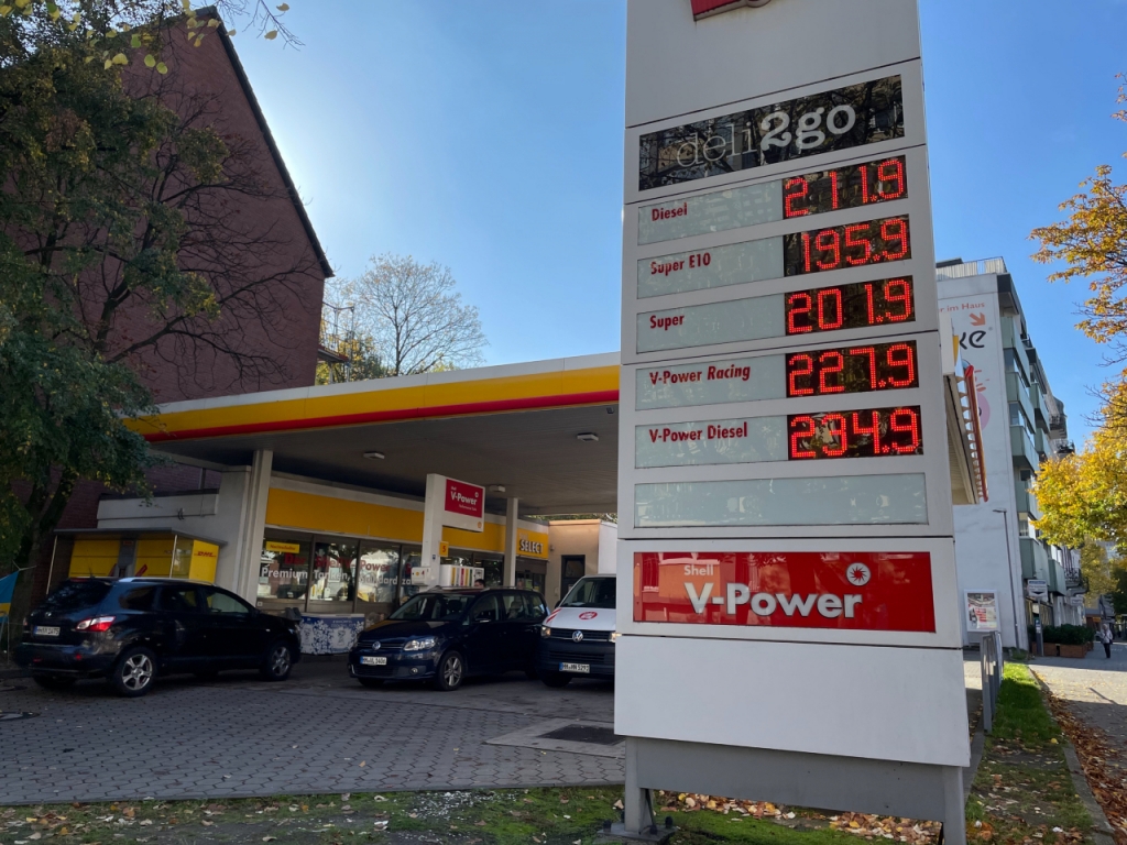 18일 독일 함부르크 시내의 한 주유소. 휘발유 가격이 리터당 1.959유로(약 2760원)이다. /사진=김훈남 기자