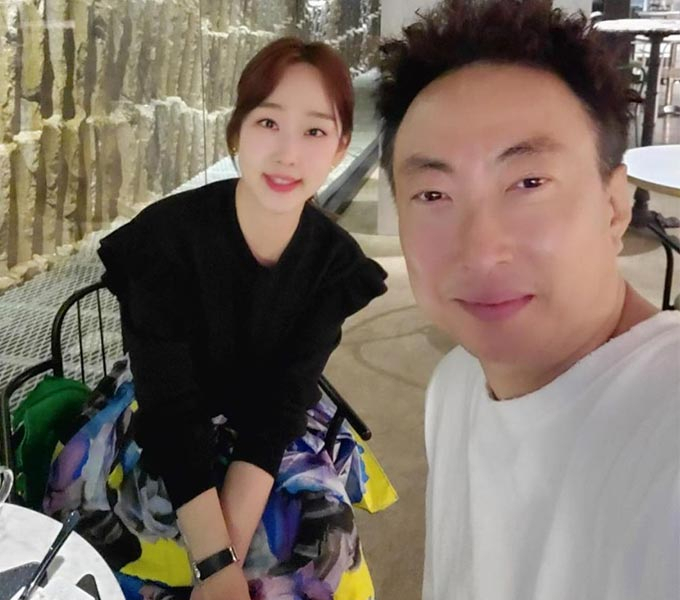 코미디언 박명수(오른쪽)와 그의 아내인 의사 한수민(왼쪽)./사진=한수민 인스타그램