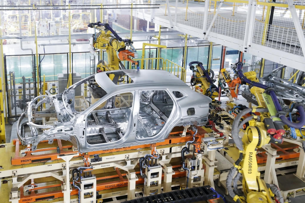 경남 창원 한국GM 공장 내 차체공장. /사진제공=한국GM.