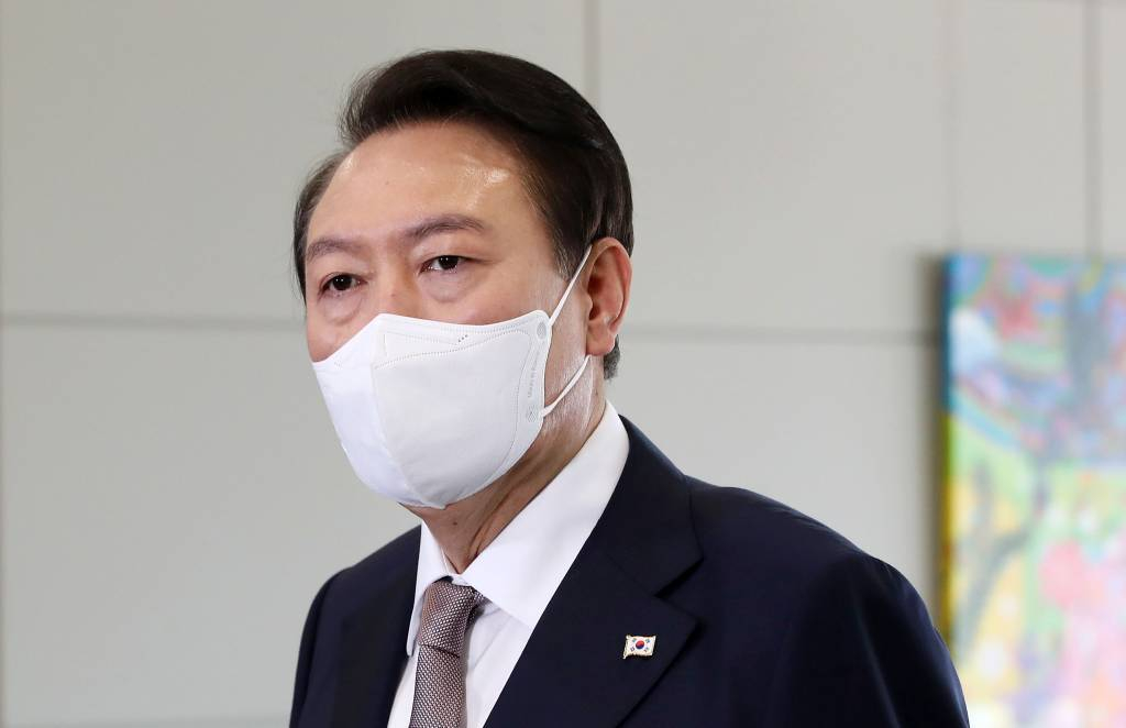 [서울=뉴시스] 윤석열 대통령이 20일 오전 서울 용산 대통령실 청사로 출근하며 취재진 질문에 답하고 있다. 2022.10.20.