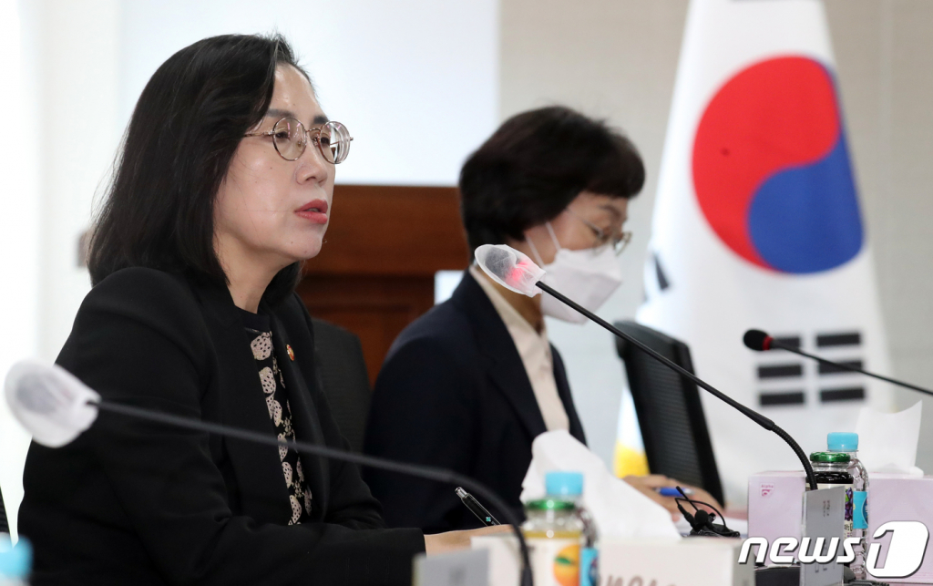 (서울=뉴스1) 김명섭 기자 = 김현숙 여성가족 장관이 20일 오후 서울 종로구 세종대로 정부서울청사에서 열린 여성단체 간담회에서 모두 발언을 하고 있다. 2022.10.20/뉴스1  Copyright ? 뉴스1. All rights reserved. 무단 전재 및 재배포 금지.