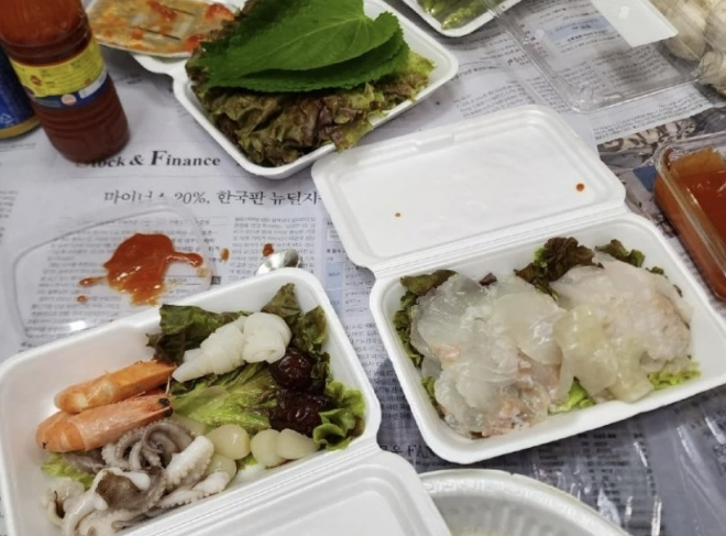  월미도 한 횟집의 9만원 포장회 /사진=온라인 커뮤니티 보배드림  