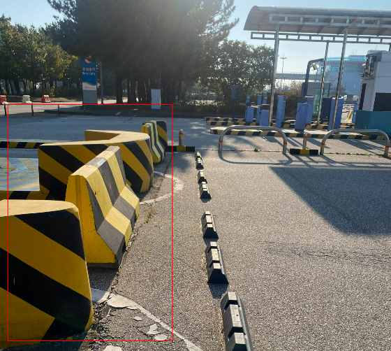 인천공항 주차장 이용객이 주차비를 안 내고 나가지 못하게 막은 곳엔, '플라스틱'이 아닌 견고한 '콘크리트 방호벽'이 설치돼 있었다./사진=남형도 기자