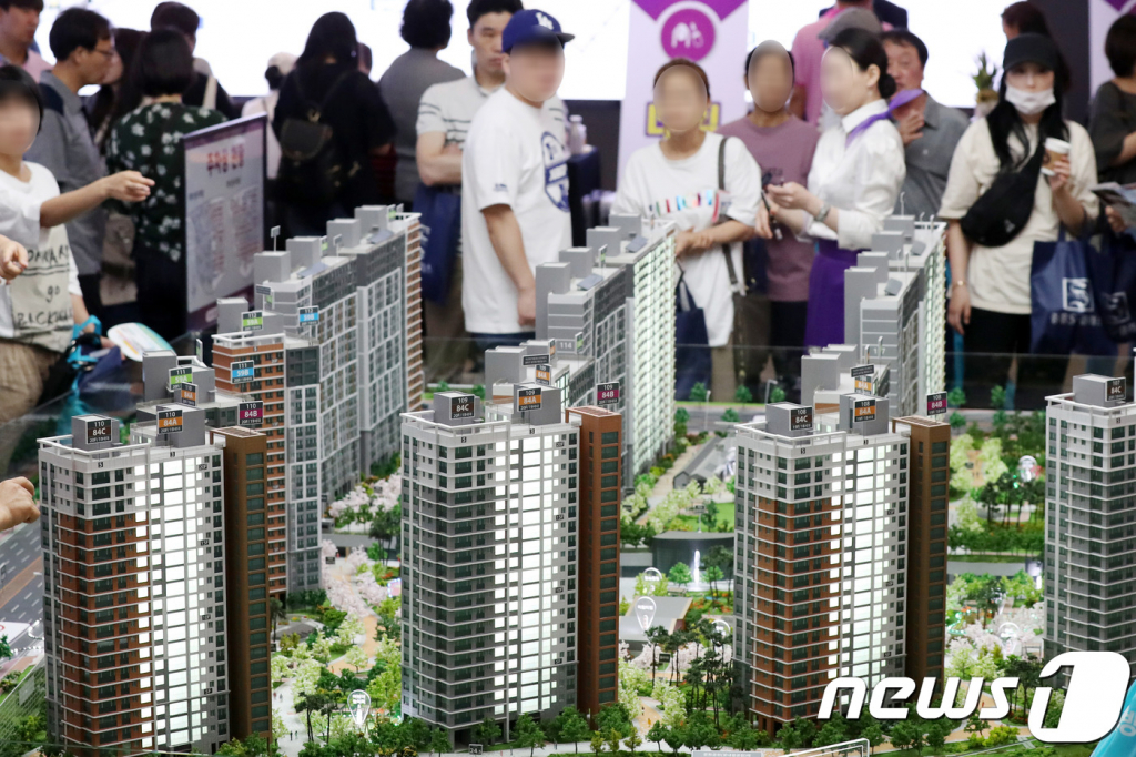 "규제지역 해제 약발 없다고?" 파주 운정신도시에 6000명 몰렸다 ...