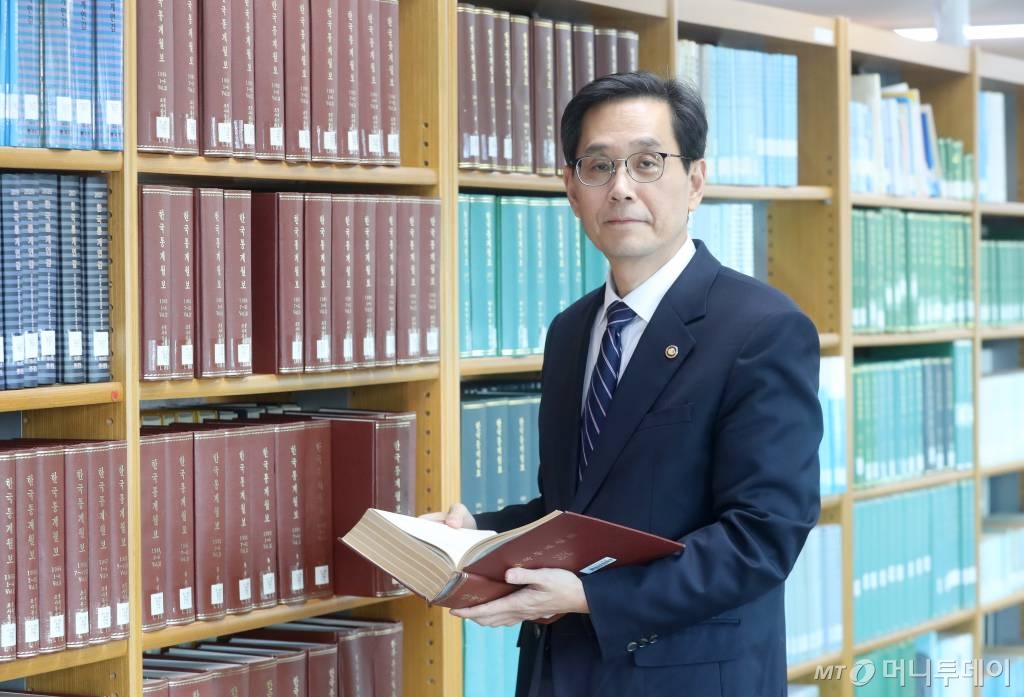 한훈 통계청장이 10월 25일 머니투데이와 인터뷰를 했다. /사진=홍봉진기자 honggga@