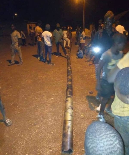 중국 로켓의 잔해물로 추정되는 물체가 2020년 코트디부아르에 떨어진 모습. / 사진=트위터