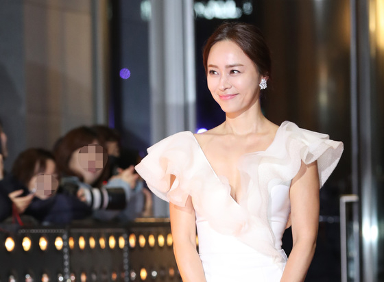 (서울=뉴스1) 권현진 기자 = 배우 우희진이 31일 오후 서울 마포구 상암동 SBS 프리즘센터에서 열린 '2018 SBS 연기대상' 레드카펫 행사에 참석하고 있다. 2018.12.31/뉴스1  