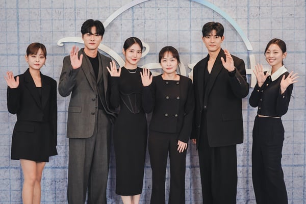 정수빈(왼쪽) 서지훈 신예은 김유진 감독 로몬 이수민, 사진제공=디즈니+