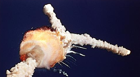 1986년 1월 28일 미국항공우주국(NASA) 우주왕복선 챌린저호가 플로리다주 케이프커내버럴 케네디우주센터에서 발사된지 73초만에 공중폭발하고 있다. / 사진=뉴시스