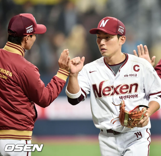 2016년 넥센(현 키움) 시절 사령탑이었던 염경엽(왼쪽) 감독과 주장 서건창.