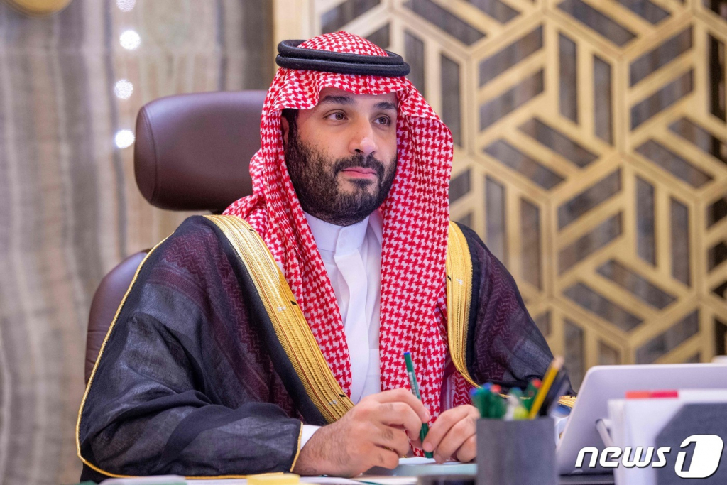 (제다 AFP=뉴스1) 우동명 기자 = 무함마드 빈 살만 사우디아라비아 왕세자 겸 총리가 16일(현지시간) 제다에서 열린 국정자문위원회(슈라위원회)에 참석을 하고 있다.  ⓒ AFP=뉴스1  Copyright ? 뉴스1. All rights reserved. 무단 전재 및 재배포 금지.