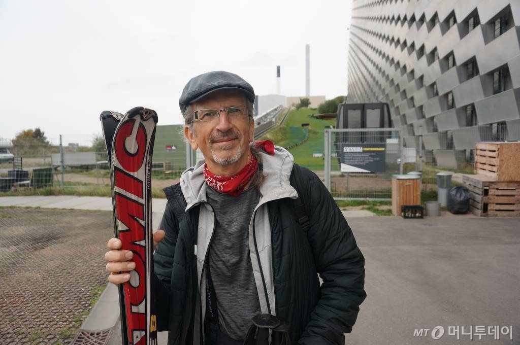 덴마크 코펜하겐 주민 잭이 지난달 13일 스키를 타기 위해 아마게르바케를 찾았다. /사진=김훈남