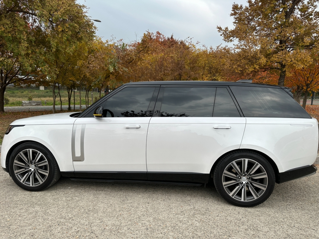  올 뉴 레인지로버 P530 오토바이오그래피 롱휠베이스 모델/사진=이강준 기자