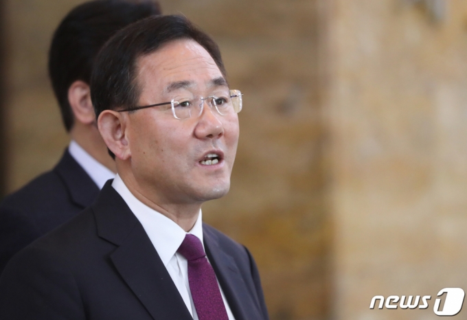 주호영 국민의힘 원내대표가 23일 서울 여의도 국회에서 열린 의원총회를 마친 뒤 취재진의 질문에 답하고 있다. /사진=뉴스1.