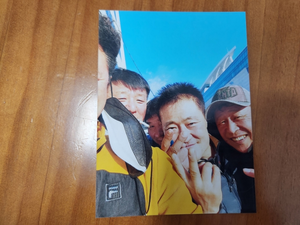 황씨는 주기적으로 형제복지원에서 함께 있었던 친구들과 만난다. 왼쪽부터 황정복, 이세근, 김인수, 최태환, 안덕화씨./사진제공=형제복지원 피해자 황정복씨