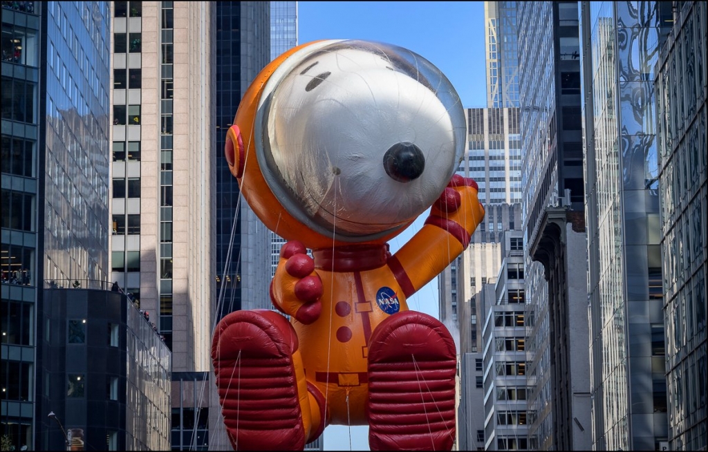 미국 정부가 24일(현지 시각) 추수감사절 기념 행사에서 미국항공우주국(NASA)의 우주비행사 스누피를 선보였다. / 사진제공=미국항공우주국(NASA)