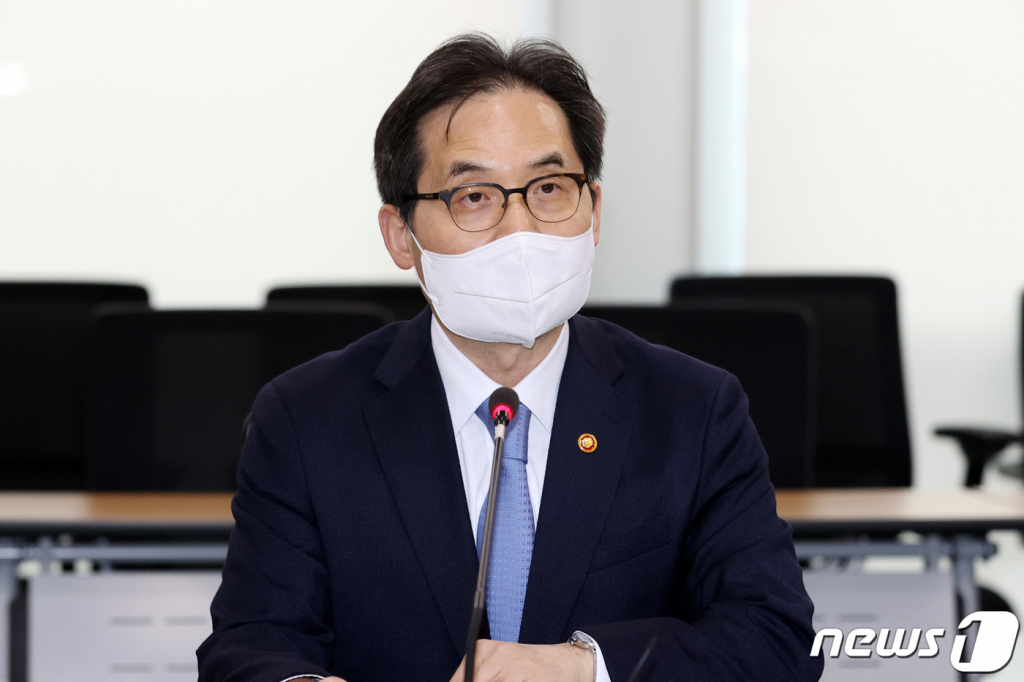 한기정 공정거래위원장이 22일 경기도 성남시 경기창조경제혁신센터에서 열린 앱개발 업계 관계자들과의 간담회에서 발언하고 있다. /사진=뉴스1.