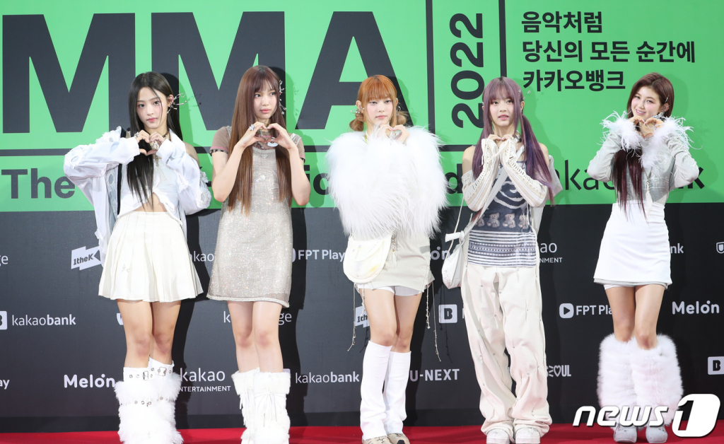 (서울=뉴스1) 권현진 기자 = 뉴진스(NewJeans)가 26일 서울 구로구 고척스카이돔에 열린 '2022 멜론뮤직어워즈(MMA2022)' 레드카펫 행사에 참석해 포즈를 취하고 있다. 2022.11.26./뉴스1  Copyright ? 뉴스1. All rights reserved. 무단 전재 및 재배포 금지.