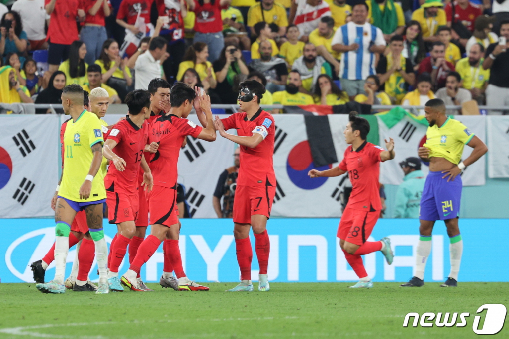 5일 오후(현지시간) 카타르 도하 스타디움974에서 열린 2022 카타르 월드컵 16강 대한민국과 브라질의 경기에서 대한민국 백승호가 골을 기록한 후 기뻐하고 있다. /사진=뉴스1