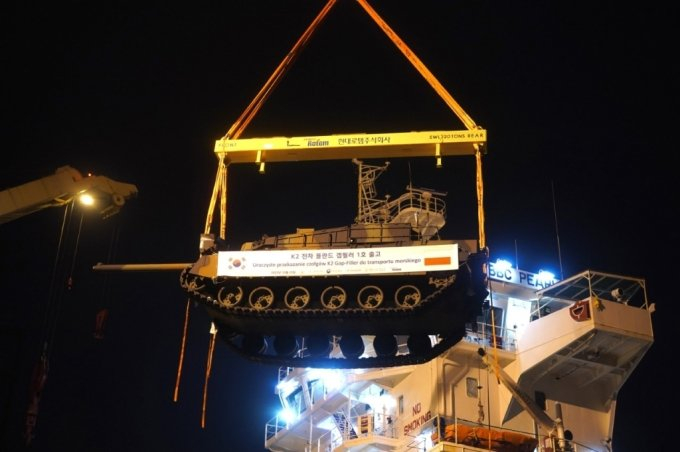 현지서 하역되는 K2 전차./사진=현대로템 