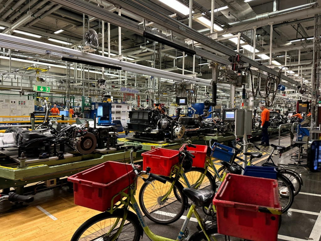 5일(현지시간) 오후 3시쯤 스웨덴 예테보리에 위치한 볼보 토슬란다 공장의 내부 모습/사진=이강준 기자