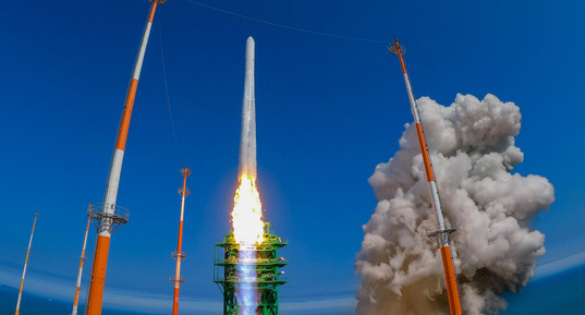 순수 국내기술로 제작된 한국형 최초 우주발사체 '누리호'(KSLV-Ⅱ)'가 지난 6월 21일 전남 고흥군 나로우주센터에서 발사되고 있다.  / 사진=뉴스1