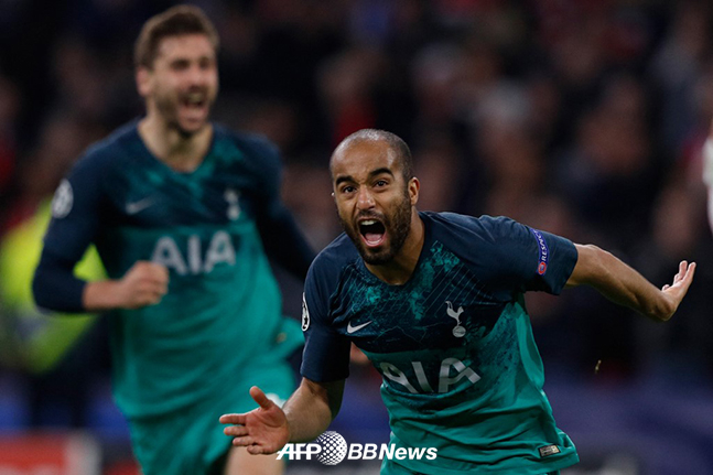 지난 2018~2019시즌 UEFA 챔피언스리그 4강 2차전 아약스전에서 골을 터뜨린 뒤 포효하고 있는 루카스 모우라. /AFPBBNews=뉴스1