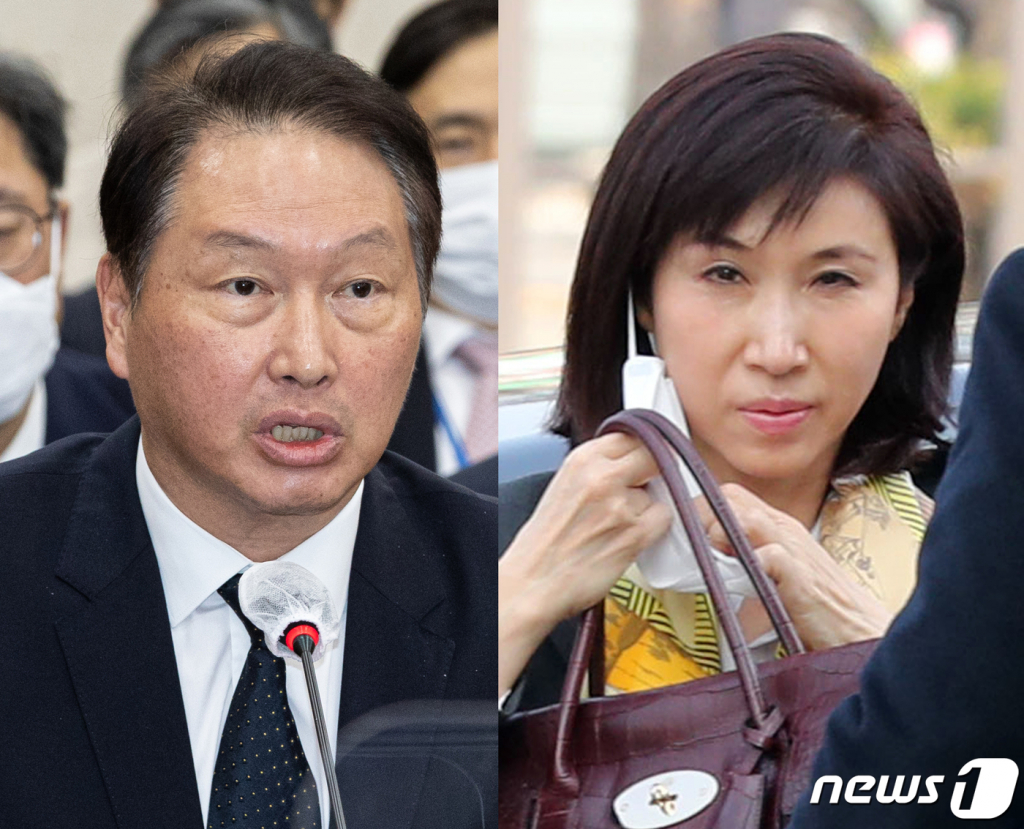 (서울=뉴스1) = 최태원 SK그룹 회장과 노소영 아트센터 나비 관장. 서울가정법원 가사합의2부(김현정 부장판사)는 오는 6일 오후 최 회장과 노 관장의 이혼 소송 1심 판결을 선고했다. 양측이 이혼 절차에 들어간 지 약 5년 만이다. 사진은 최태원 SK 회장이 지난 10월 24일 서울 여의도 국회에서 열린 과학기술정보방송통신위원회의 과학기술정보통신부 등에 대한 종합감사에 증인으로 출석, 의원 질의에 답변하고 있는 모습. 오른쪽은 노소영 아트센터 나비 관장이 지난 2020년 4월 7일 오후 서울 서초구 서울가정법원에서 열린 최태원 SK 그룹 회장과의 이혼소송 첫 변론기일에 참석하고 있는 모습. (뉴스1 DB) 2022.12.5/뉴스1 Copyright ? 뉴스1. All rights reserved. 무단 전재 및 재배포 금지.