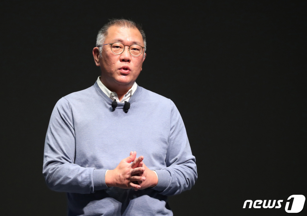 (화성=뉴스1) 김영운 기자 = 정의선 현대자동차그룹 회장이 3일 오전 경기 화성시 남양읍 현대차·기아 기술연구소 대강당에서 열린 2023년 현대차그룹 신년회에서 신년사를 하고 있다. 2023.1.3/뉴스1 Copyright ? 뉴스1. All rights reserved. 무단 전재 및 재배포 금지.
