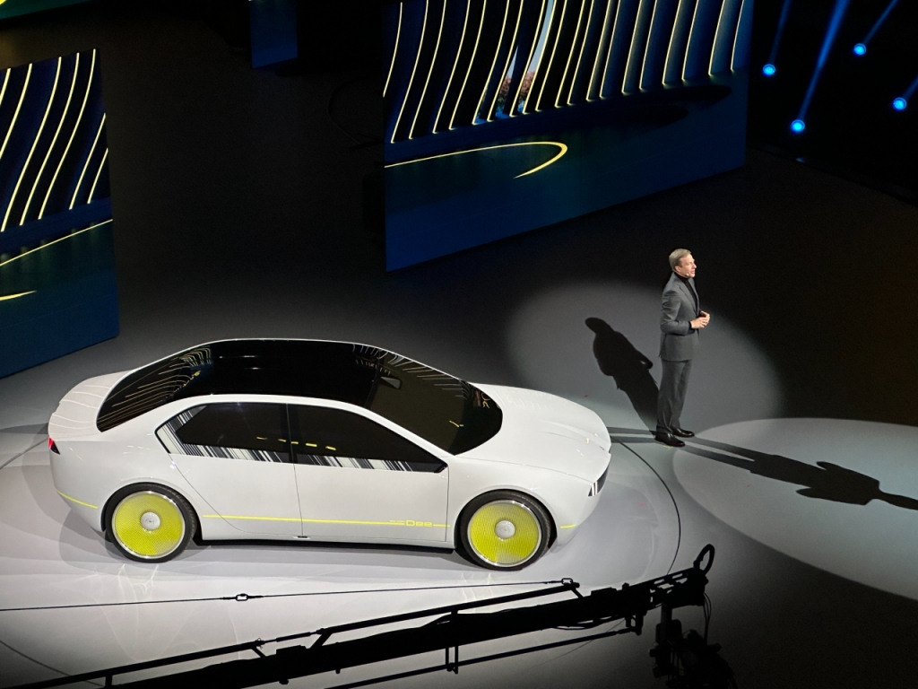 기분따라 색 바뀌는 BMW…구름관중 환호성 불렀다[CES+] - 머니투데이