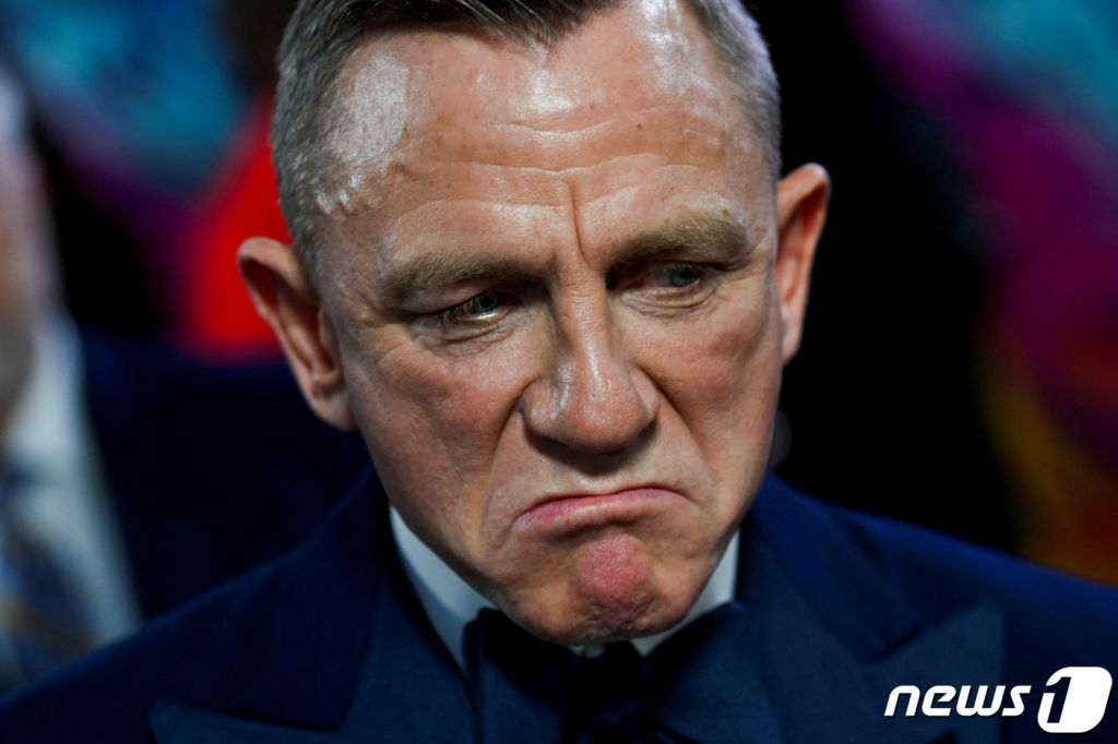 (런던 로이터=뉴스1) 권진영 기자 = 16일(현지시간) 영국 런던에서 열린 BFI 런던 영화제 폐막의 밤 갈라에서 배우 다니엘 크레이그가 '나이브스 아웃: 글래스 어니언' 시사회에 참석하고 있다. 크레이그는 해당 작품의 주연을 맡았다.  ⓒ 로이터=뉴스1  Copyright ? 뉴스1. All rights reserved. 무단 전재 및 재배포 금지.