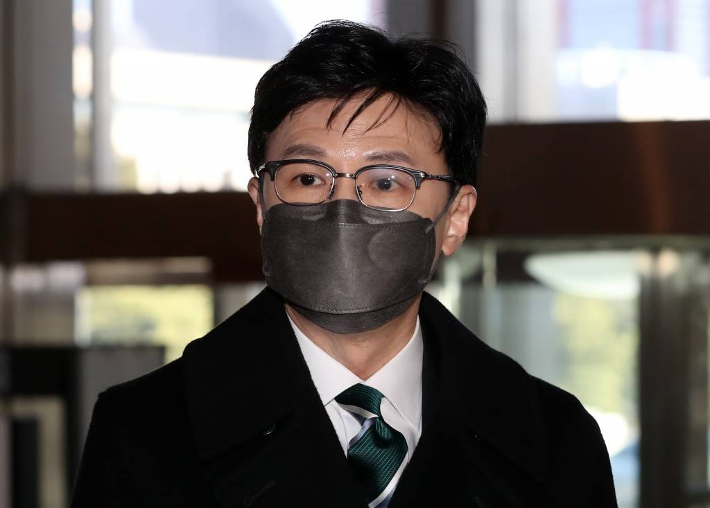 [서울=뉴시스] 이영환 기자 = 한동훈 법무부 장관이 16일 오후 서울 여의도 국회에서 열린 법제사법위원회 업무보고에 참석하기 위해 국회 본청으로 들어서며 취재진의 질문에 답하고 있다. 2023.01.16.