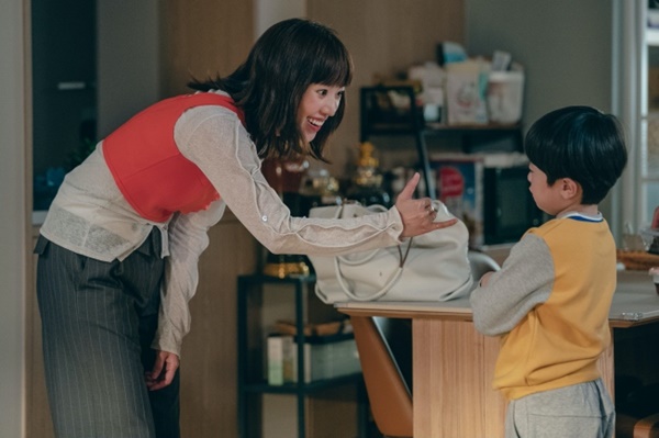 '대행사' 전혜진, 사진제공=하우픽쳐스, 드라마하우스 스튜디오