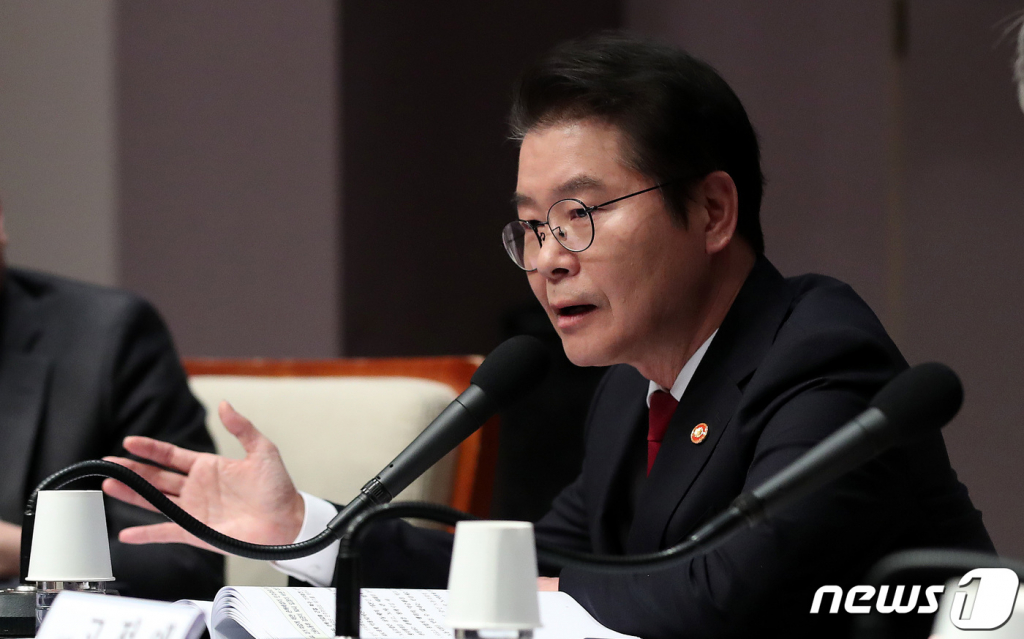 (서울=뉴스1) 박지혜 기자 = 이정식 고용노동부 장관이 16일 서울 중구 프레스센터에서 열린 관훈토론회에서 발언하고 있다. 2023.2.16/뉴스1 Copyright ? 뉴스1. All rights reserved. 무단 전재 및 재배포 금지.