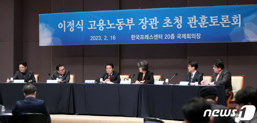 (서울=뉴스1) 박지혜 기자 = 이정식 고용노동부 장관이 16일 서울 중구 프레스센터에서 열린 관훈토론회에서 발언하고 있다. 2023.2.16/뉴스1 Copyright ? 뉴스1. All rights reserved. 무단 전재 및 재배포 금지.