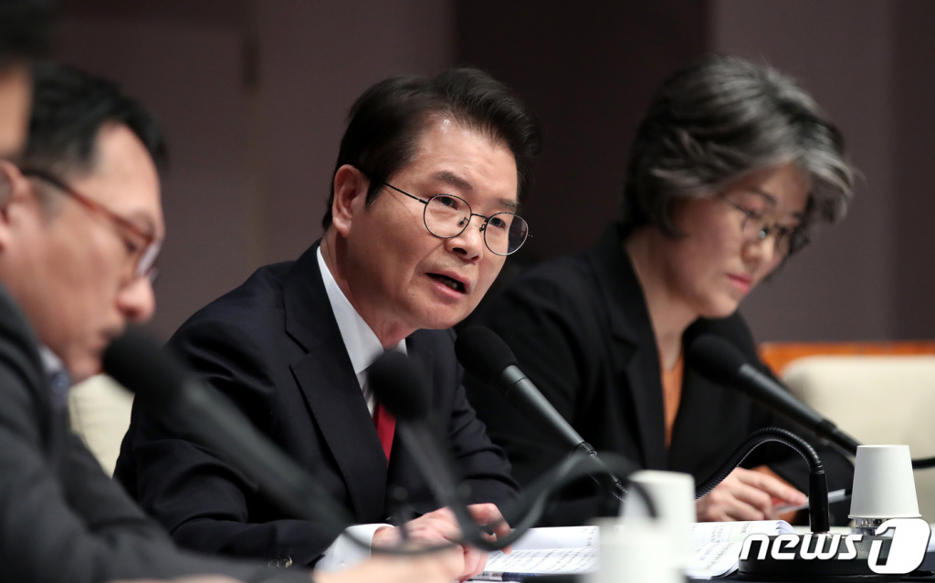 (서울=뉴스1) 박지혜 기자 = 이정식 고용노동부 장관이 16일 서울 중구 프레스센터에서 열린 관훈토론회에서 발언하고 있다. 2023.2.16/뉴스1 Copyright ? 뉴스1. All rights reserved. 무단 전재 및 재배포 금지.