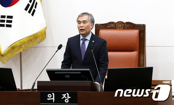 김현기 서울시의회 의장이 20일 서울 중구 서울시의회에서 열린 제316회 임시회 개회식에서 개회사를 하고 있다./사진=뉴스1