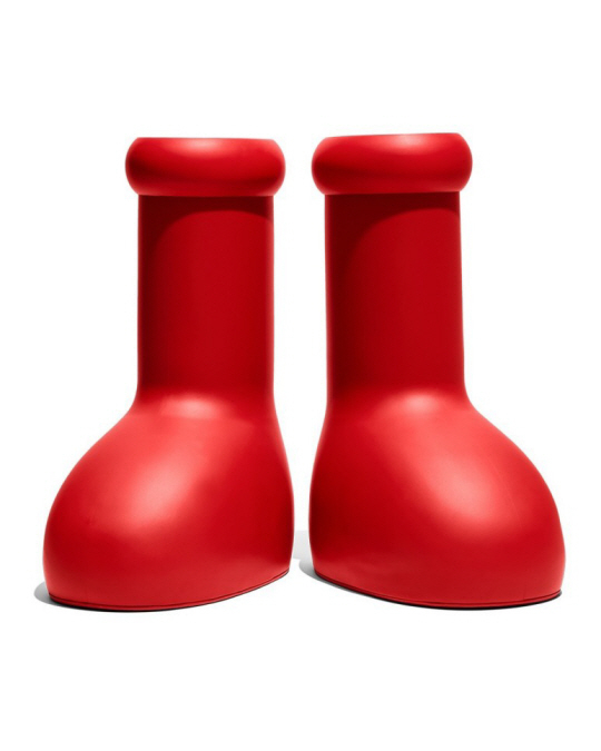 MSCHF가 출시한 '빅 레드 부츠' /사진=MSCHF