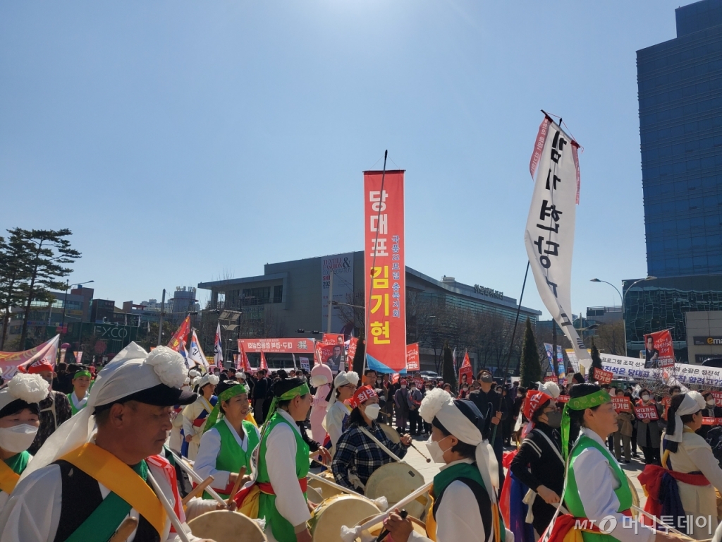 28일 국민의힘 전당대회 합동연설회가 열린 대구 북구 엑스코 앞./사진=안채원 기자