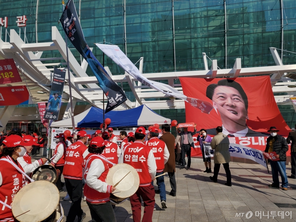 28일 국민의힘 전당대회 합동연설회가 열린 대구 북구 엑스코 앞./사진=안채원 기자